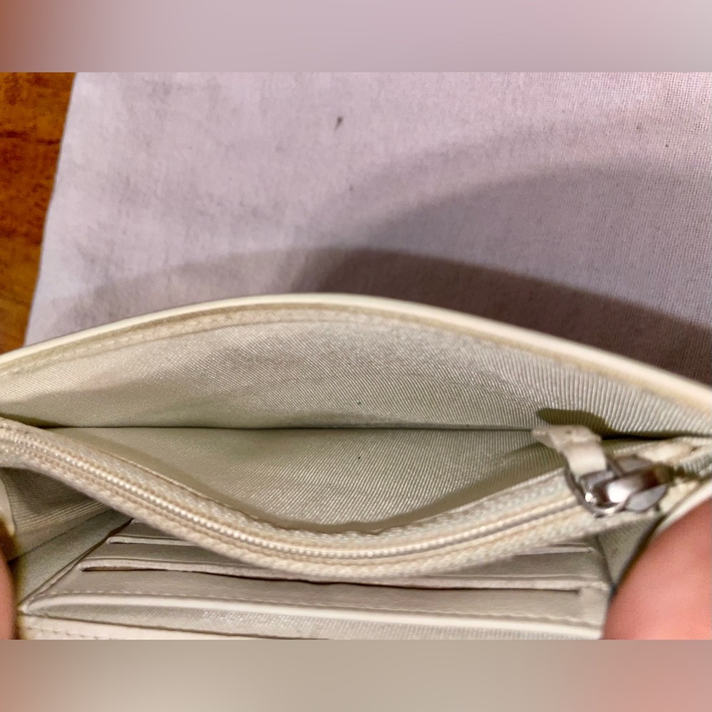 CHANEL V Clutch / Wallet on Chain - Picture 12 of 14